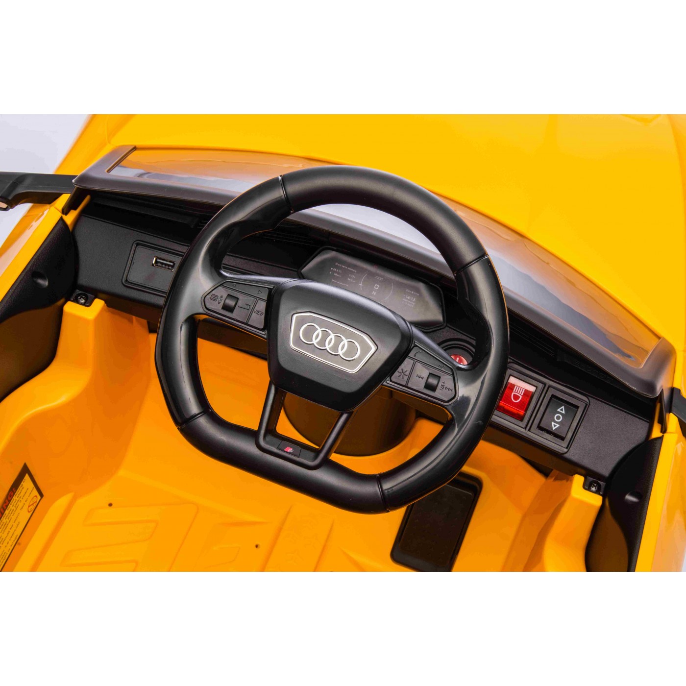 Audi SQ8 Žluté vozidlo