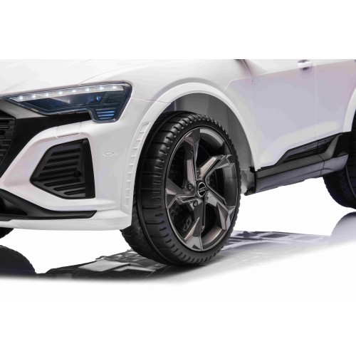 Vozidlo Audi SQ8 White