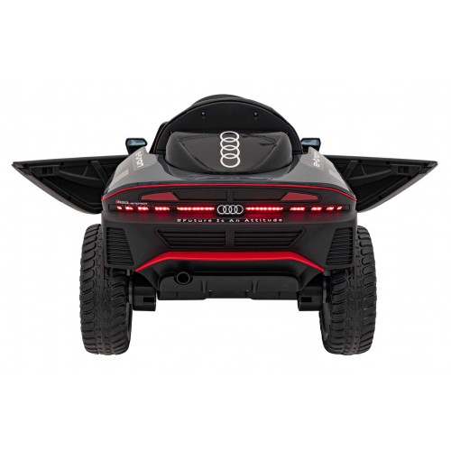Vozidlo Audi RSQ E-TRON šedé