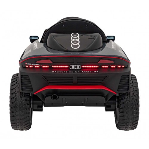 Vozidlo Audi RSQ E-TRON šedé