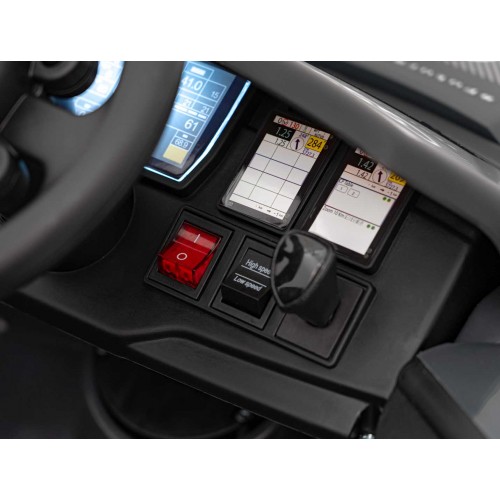 Vozidlo Audi RSQ E-TRON šedé