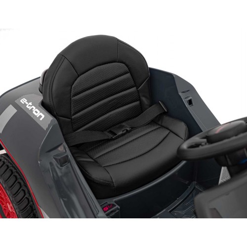 Vozidlo Audi RSQ E-TRON šedé