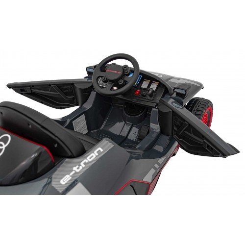 Vozidlo Audi RSQ E-TRON šedé