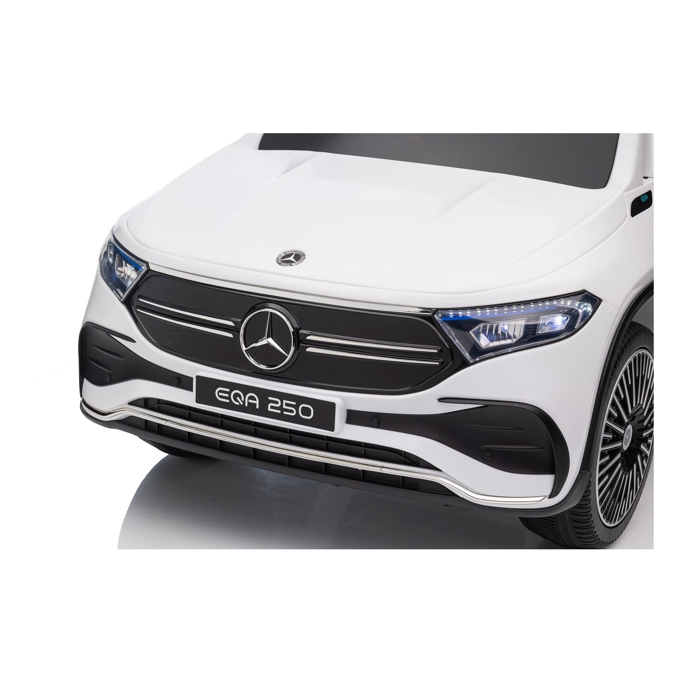 Vozidlo Mercedes Benz EQA 250 White