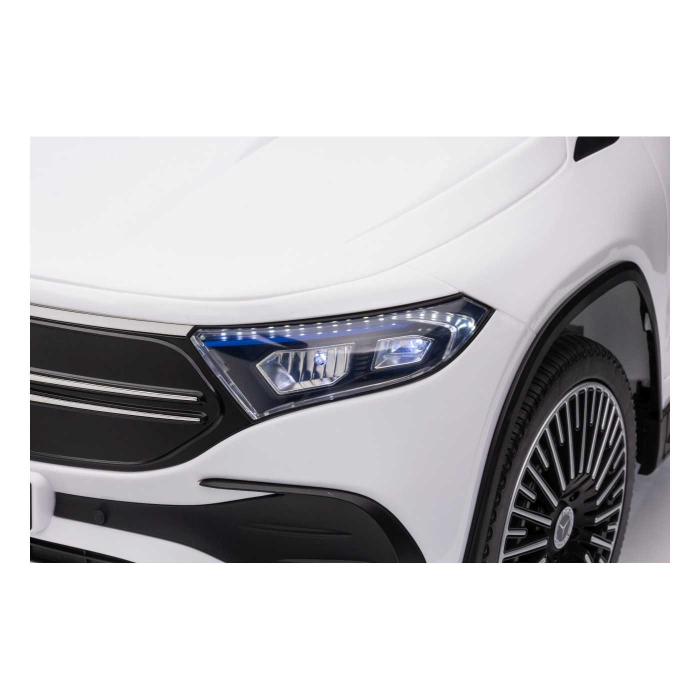 Vozidlo Mercedes Benz EQA 250 White