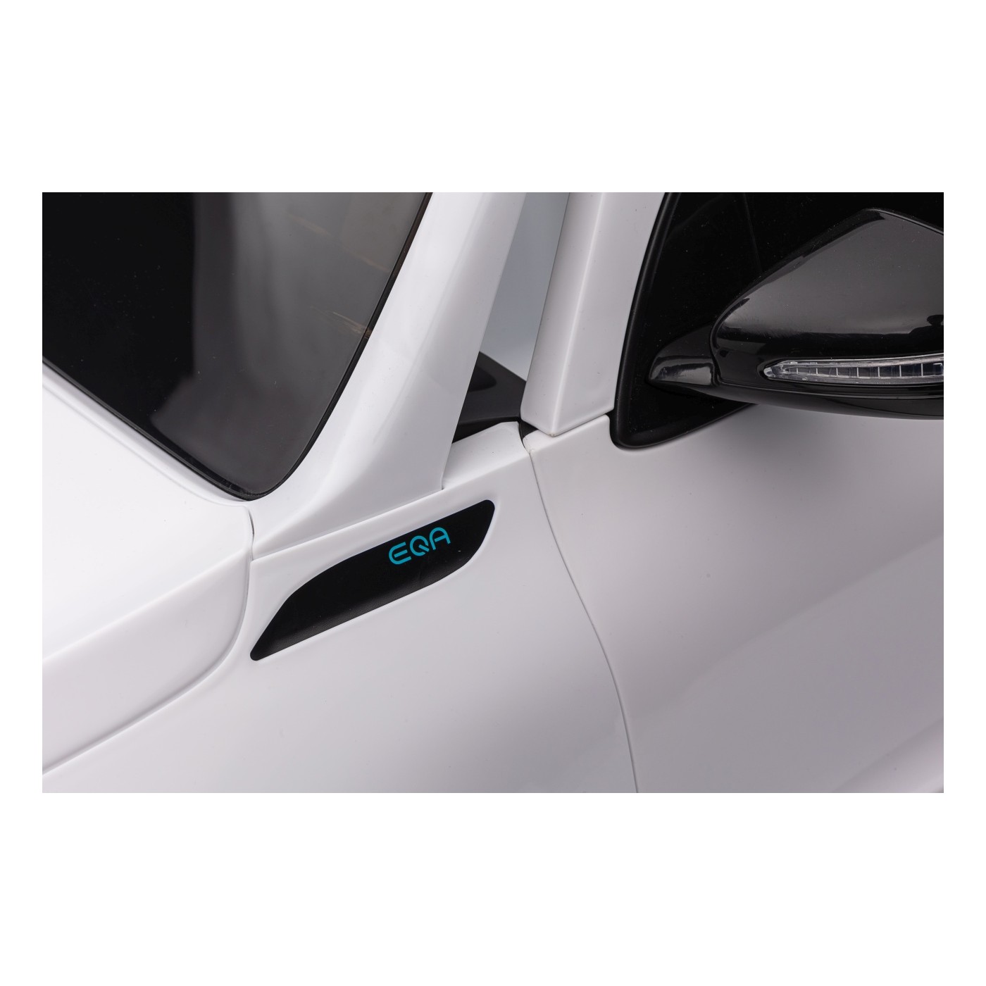 Vozidlo Mercedes Benz EQA 250 White