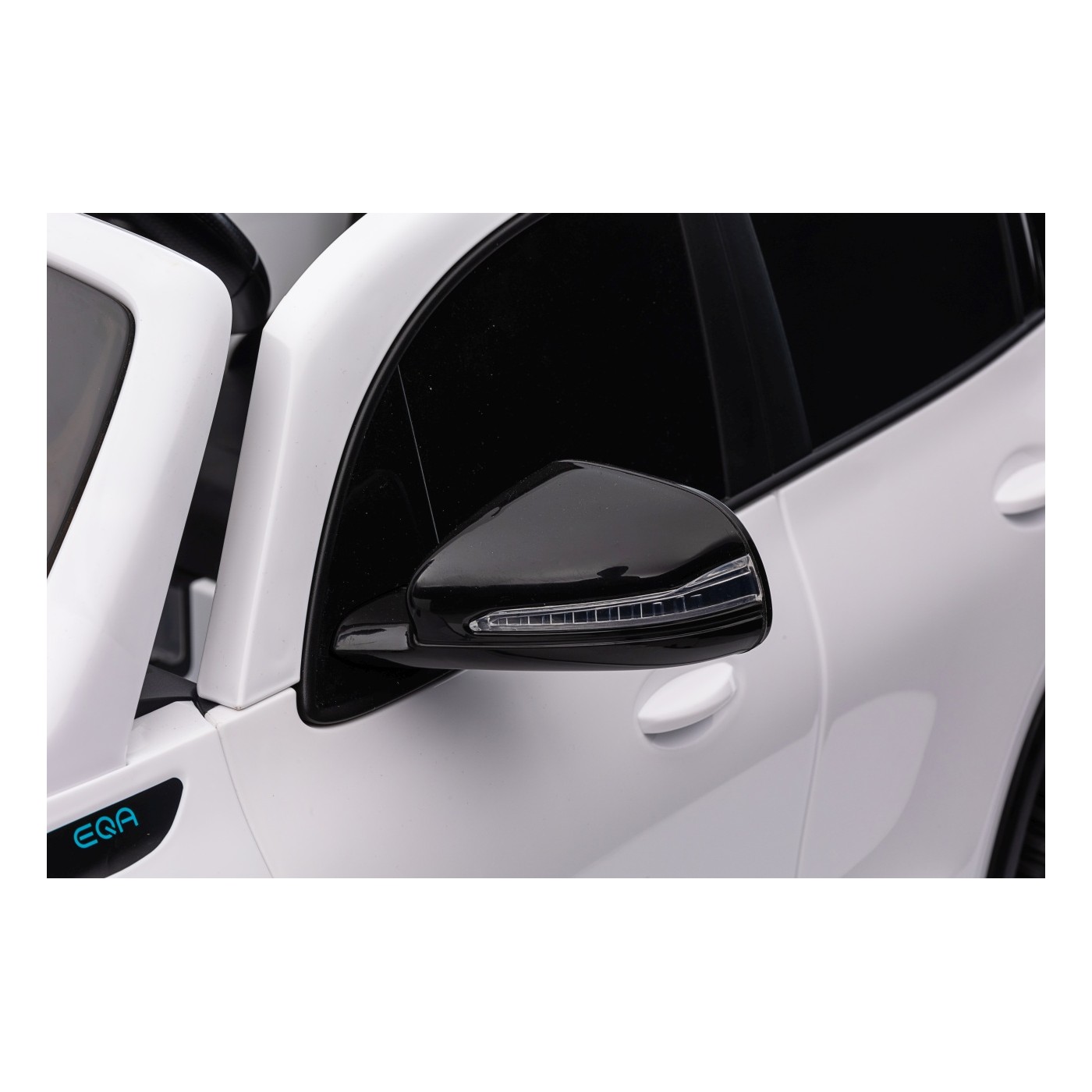 Vozidlo Mercedes Benz EQA 250 White