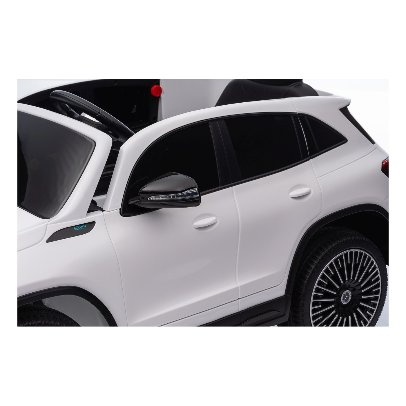 Vozidlo Mercedes Benz EQA 250 White