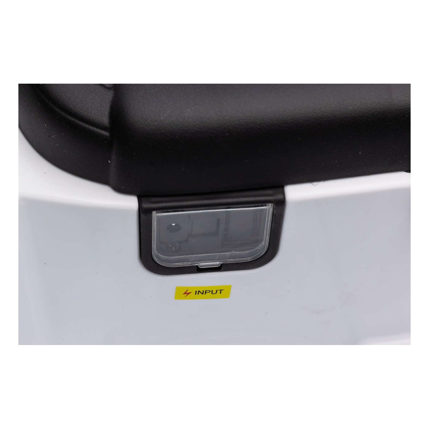 Vozidlo Mercedes Benz EQA 250 White