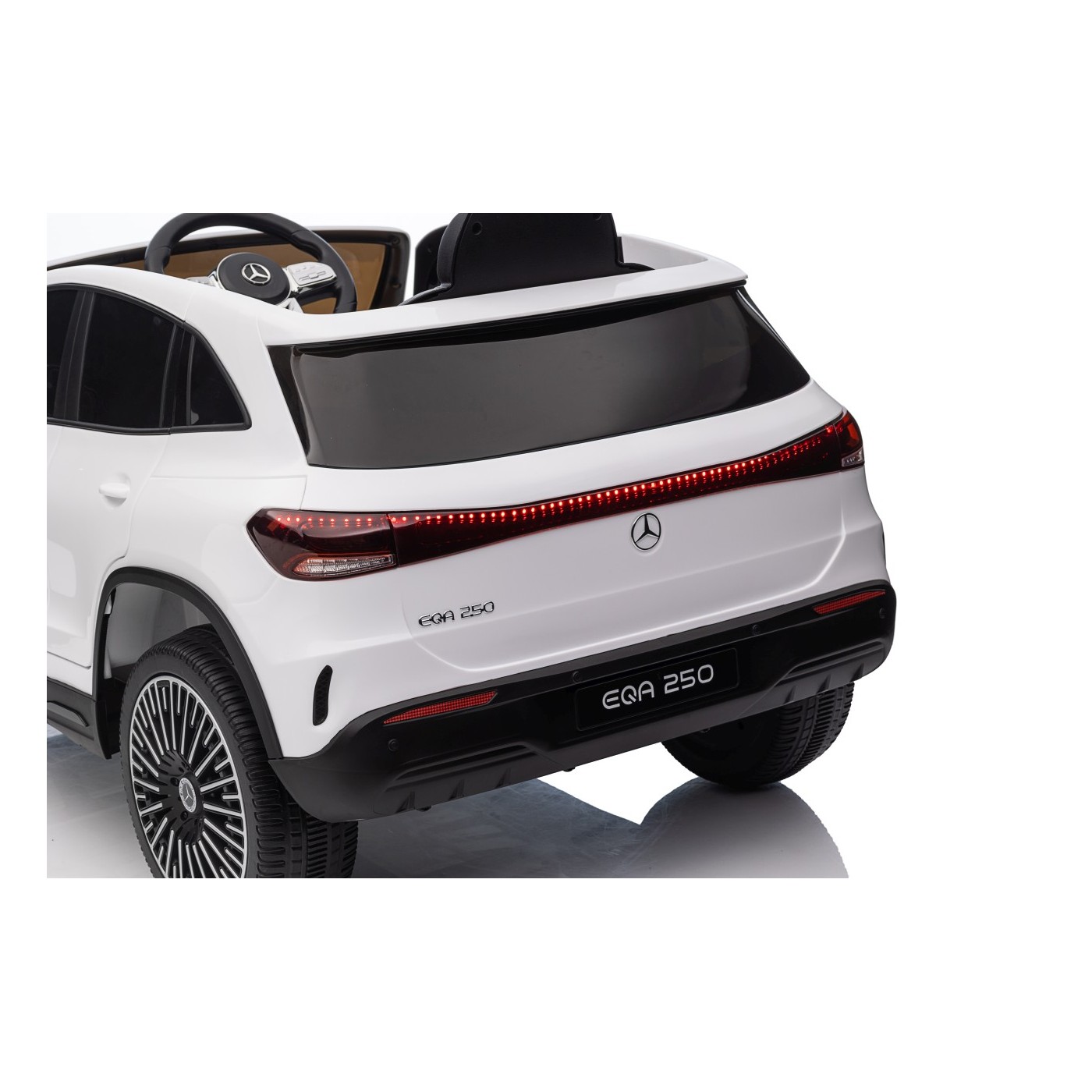 Vozidlo Mercedes Benz EQA 250 White