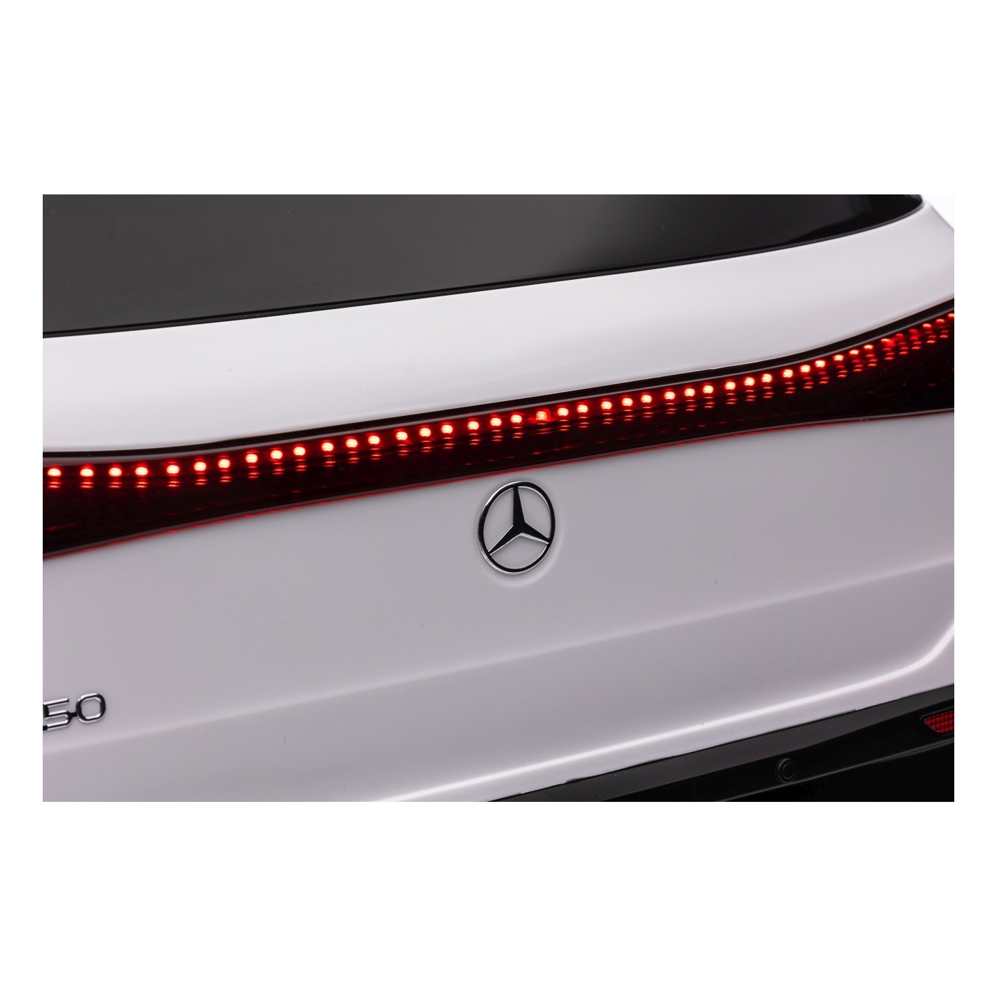 Vozidlo Mercedes Benz EQA 250 White