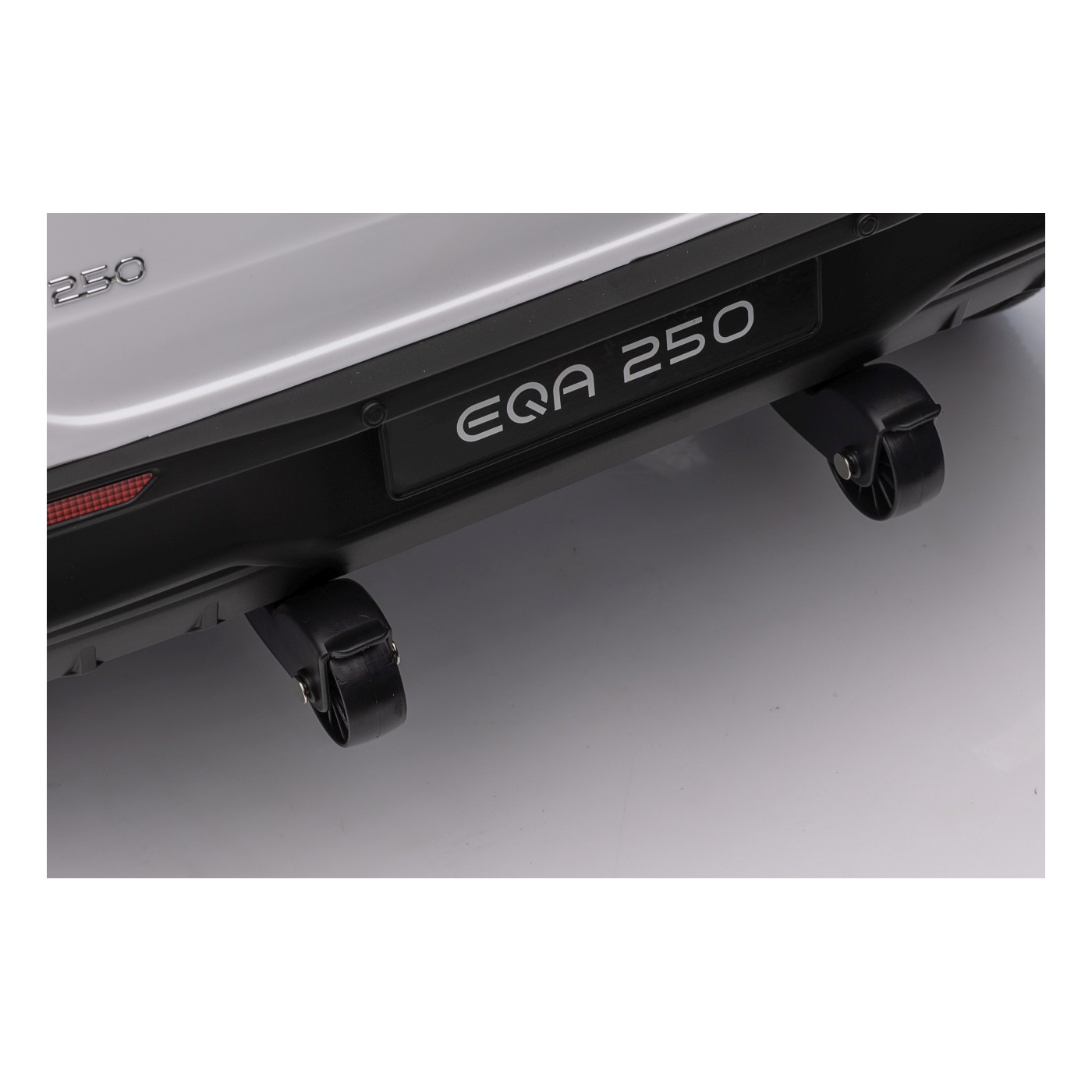 Vozidlo Mercedes Benz EQA 250 White