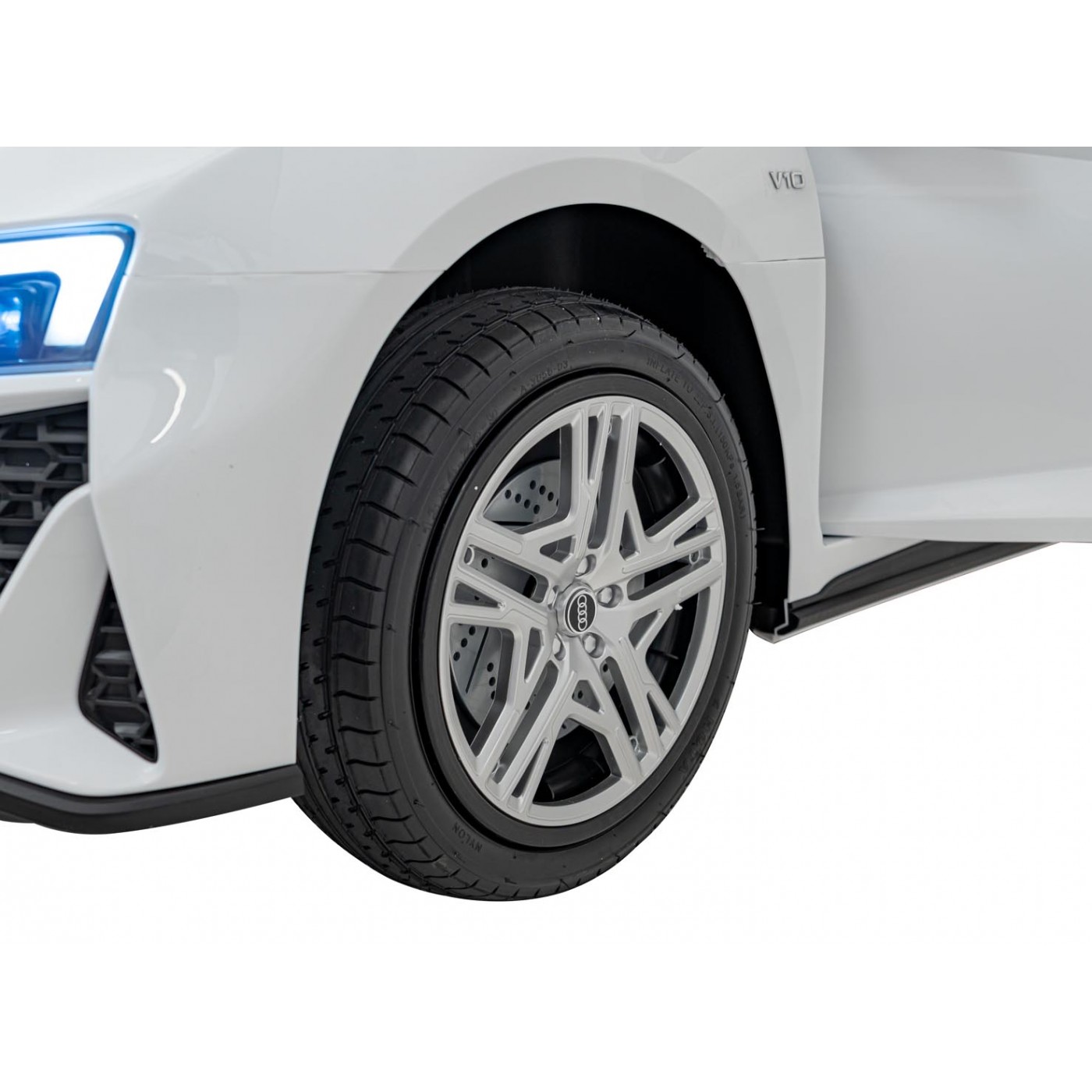 Vůz Audi Spyder R8 LIFT STRONG Bílý