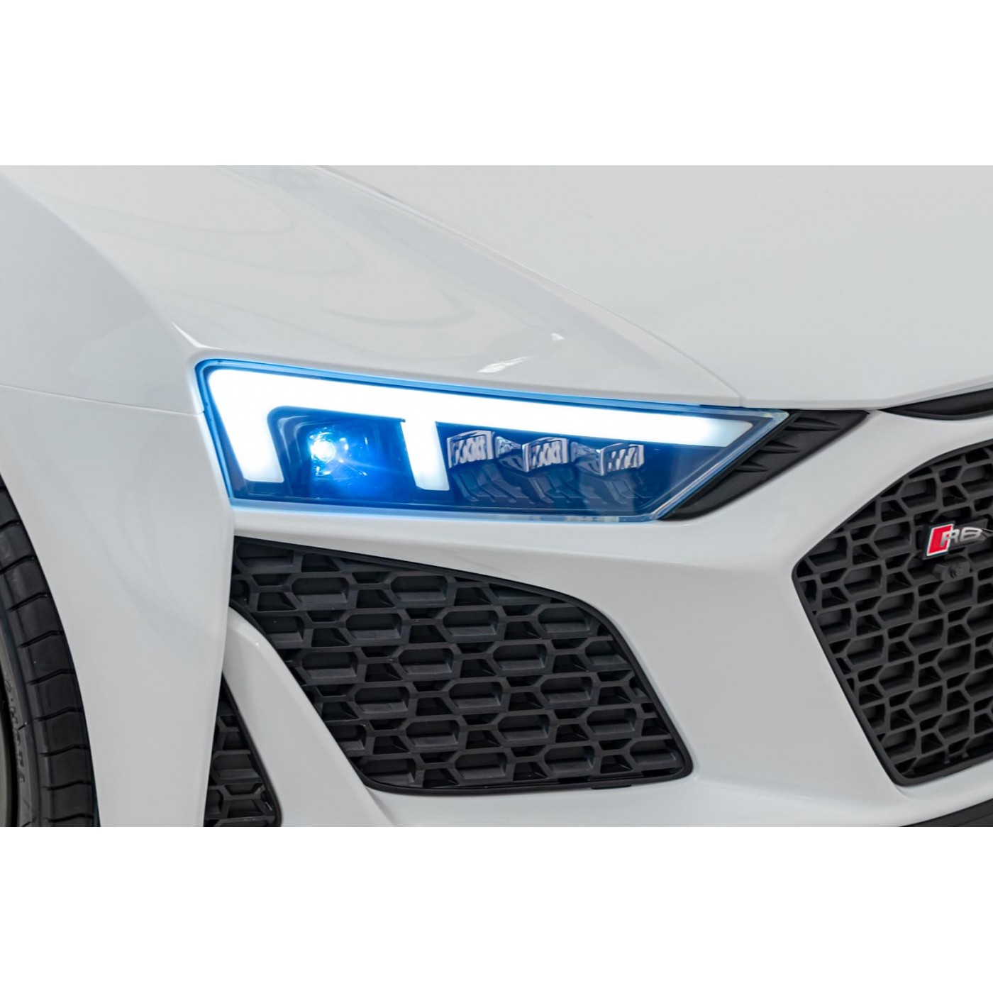 Vůz Audi Spyder R8 LIFT STRONG Bílý
