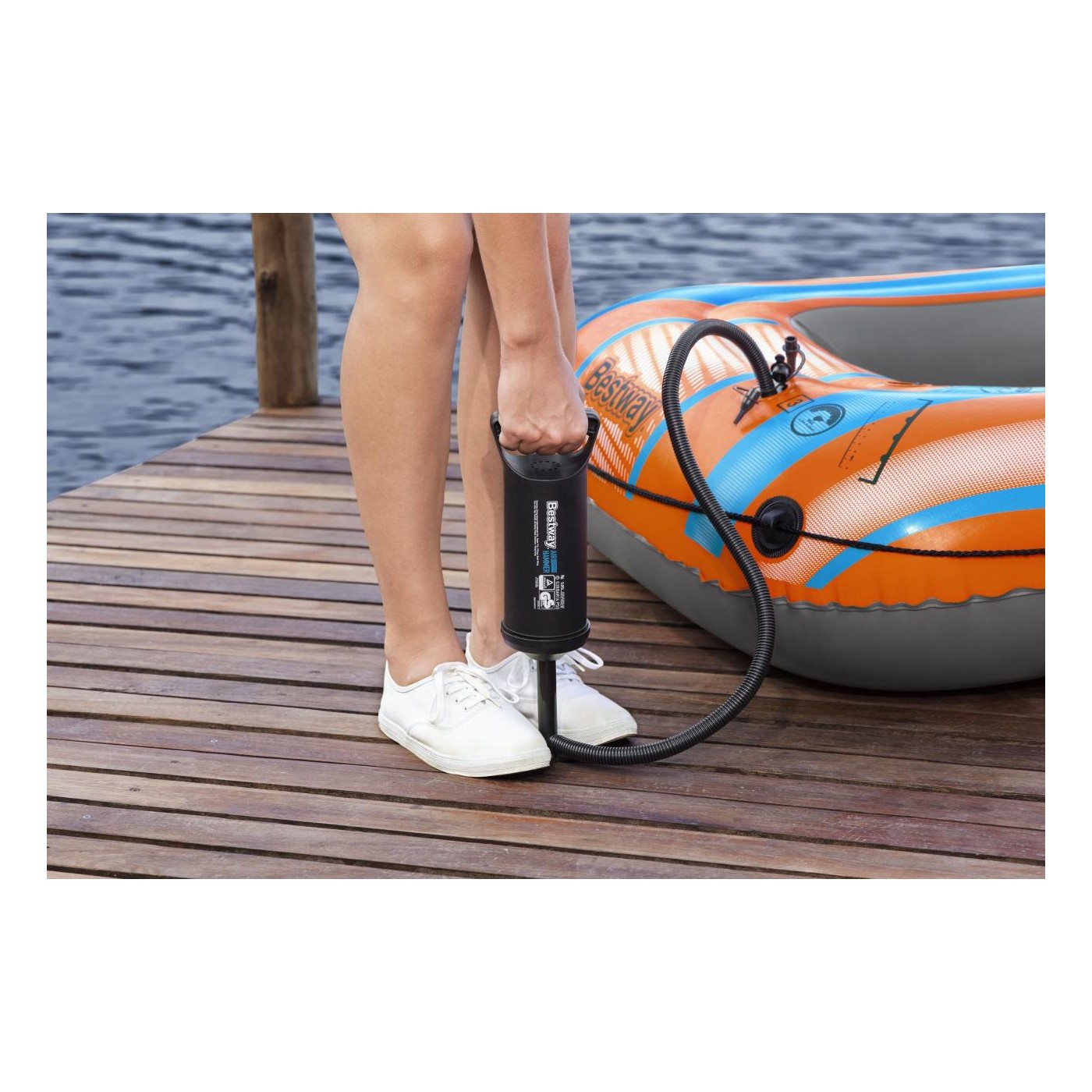 Ruční pístová pumpa BESTWAY 0,85 L/cyklus + 3 špičky + flexibilní váza