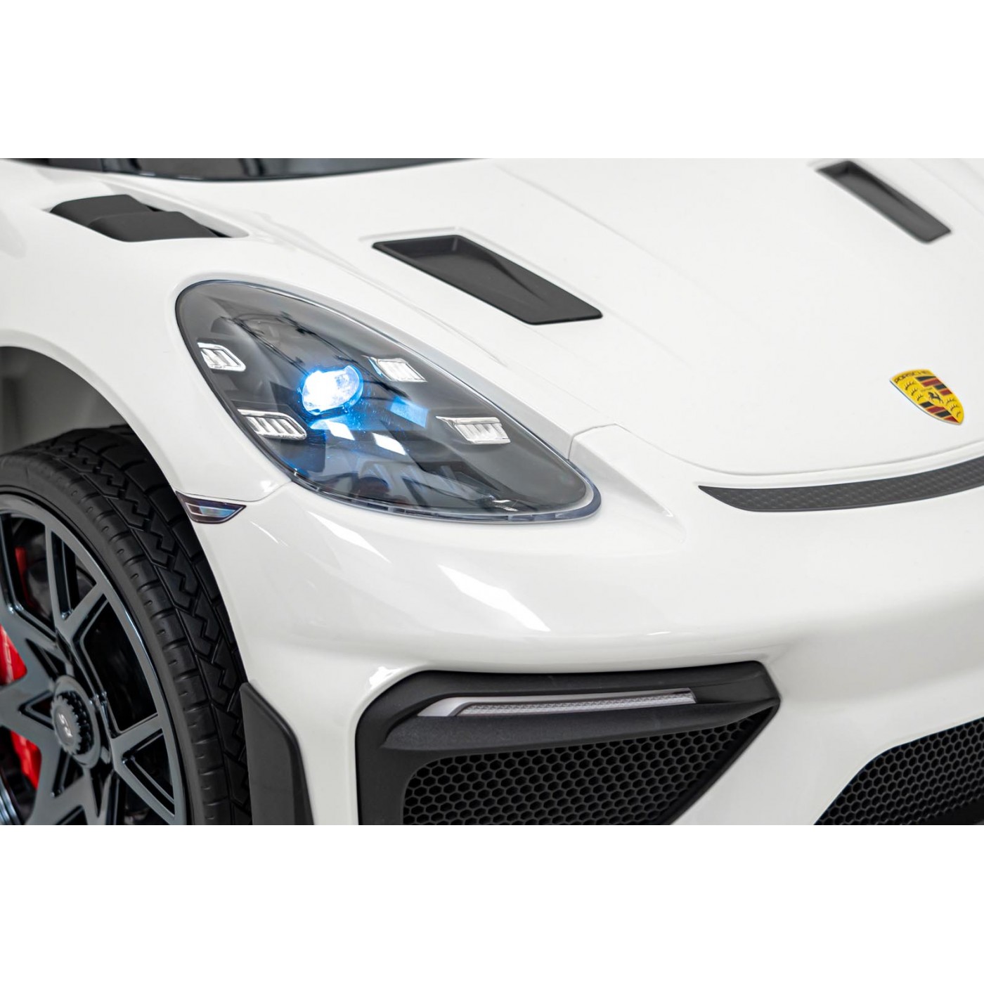 Porsche Spyder RS 718 bílé vozidlo