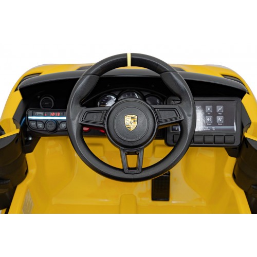 Porsche Spyder RS 718 žluté vozidlo