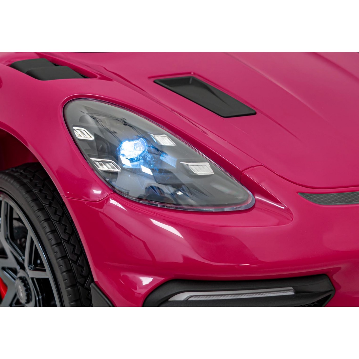 Vozidlo Porsche Spyder RS 718, růžový lak