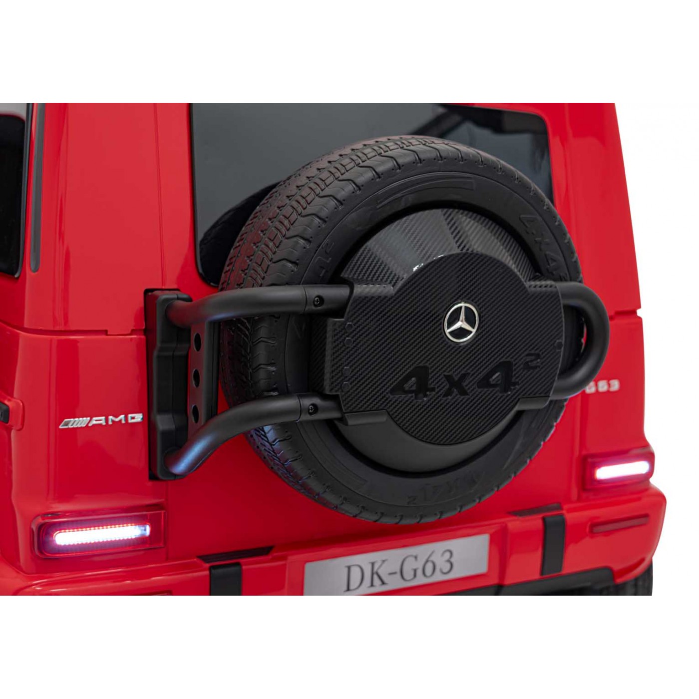 Mercedes Benz G63 AMG XXL STRONG MP4 Červené vozidlo