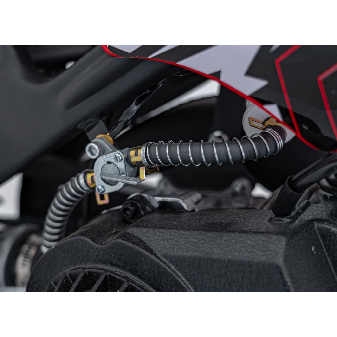 Spalovací motor vozidla 49CC STORM červený