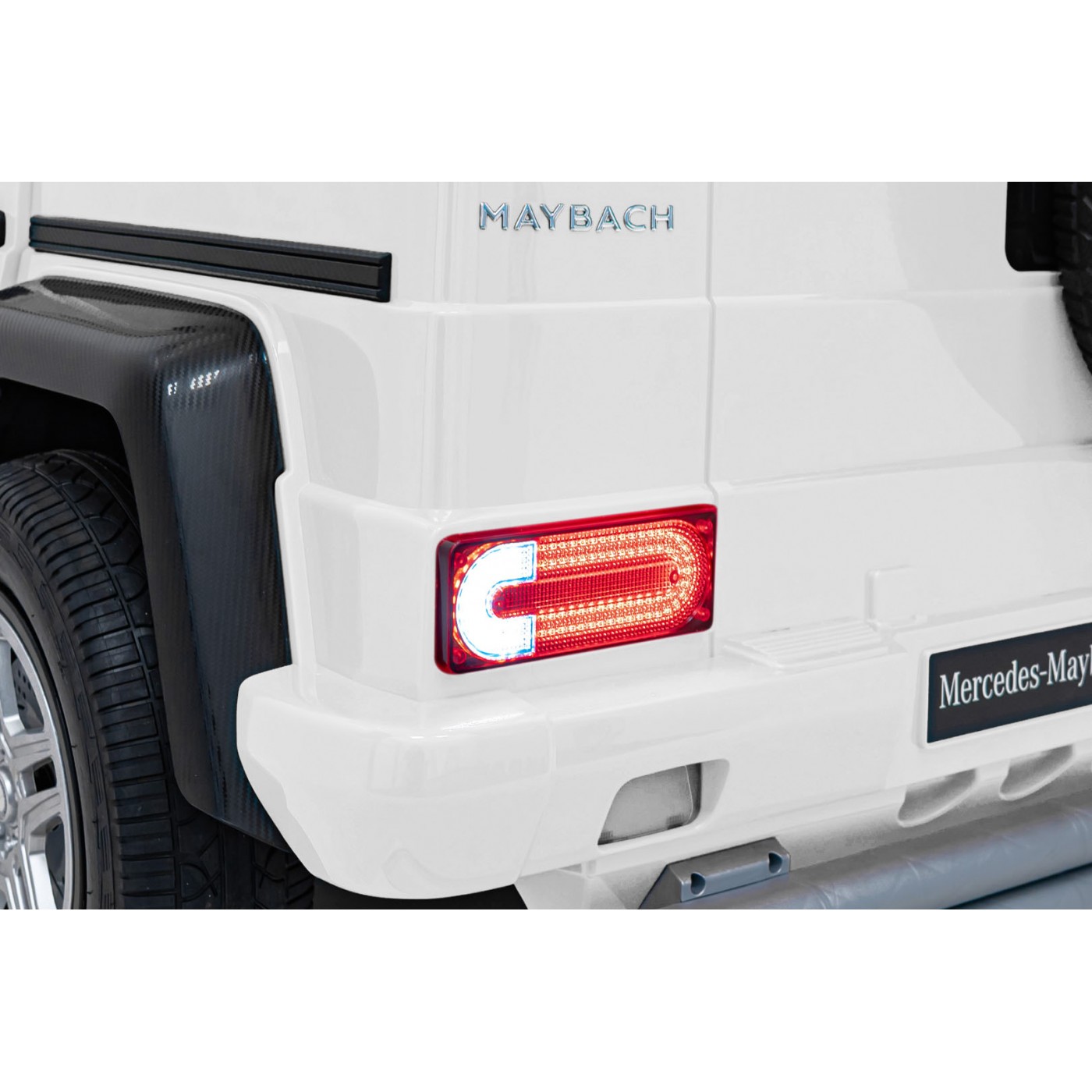 Vozidlo Mercedes Benz MAYBACH G650 Bílé