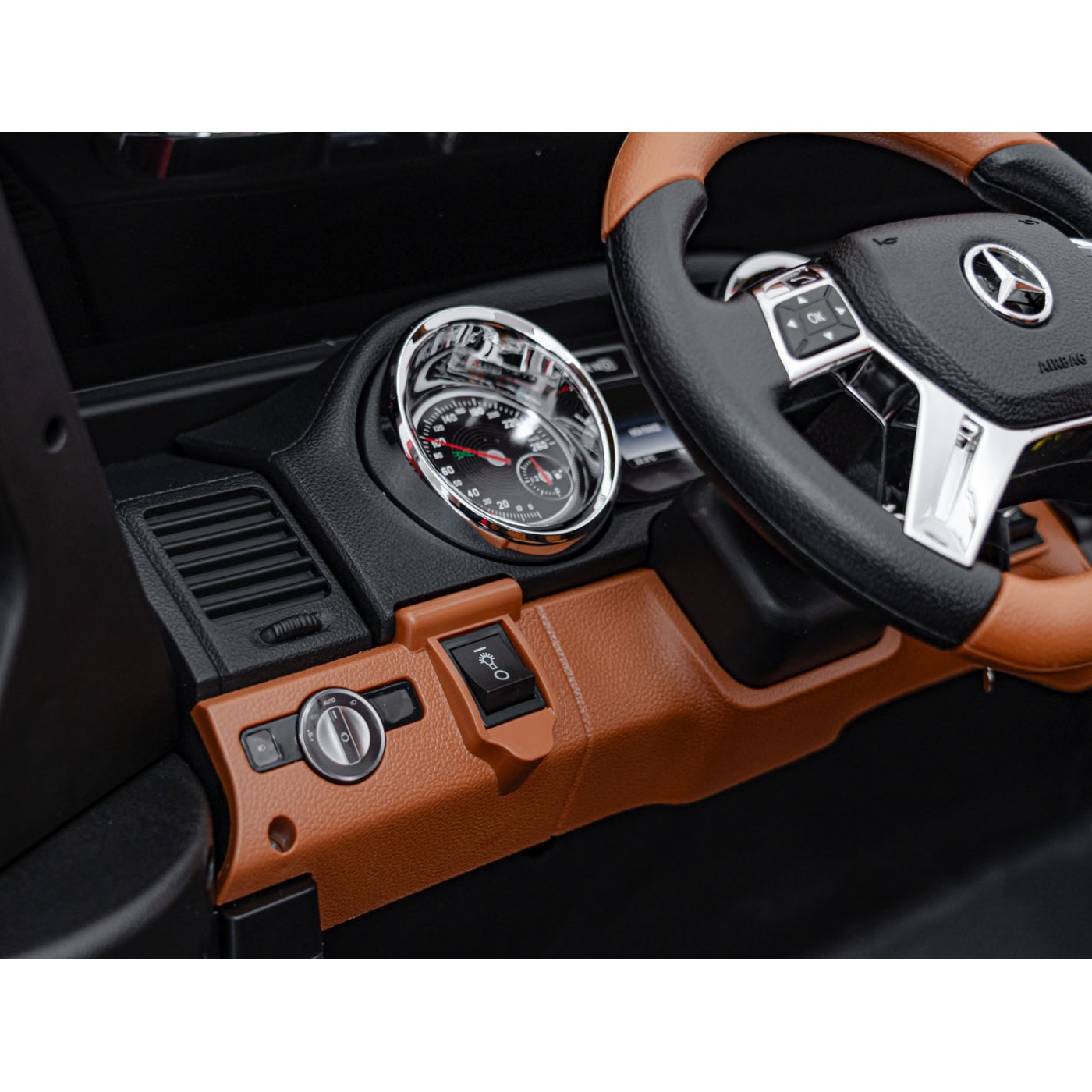 Mercedes Benz MAYBACH G650 STRONG červené vozidlo