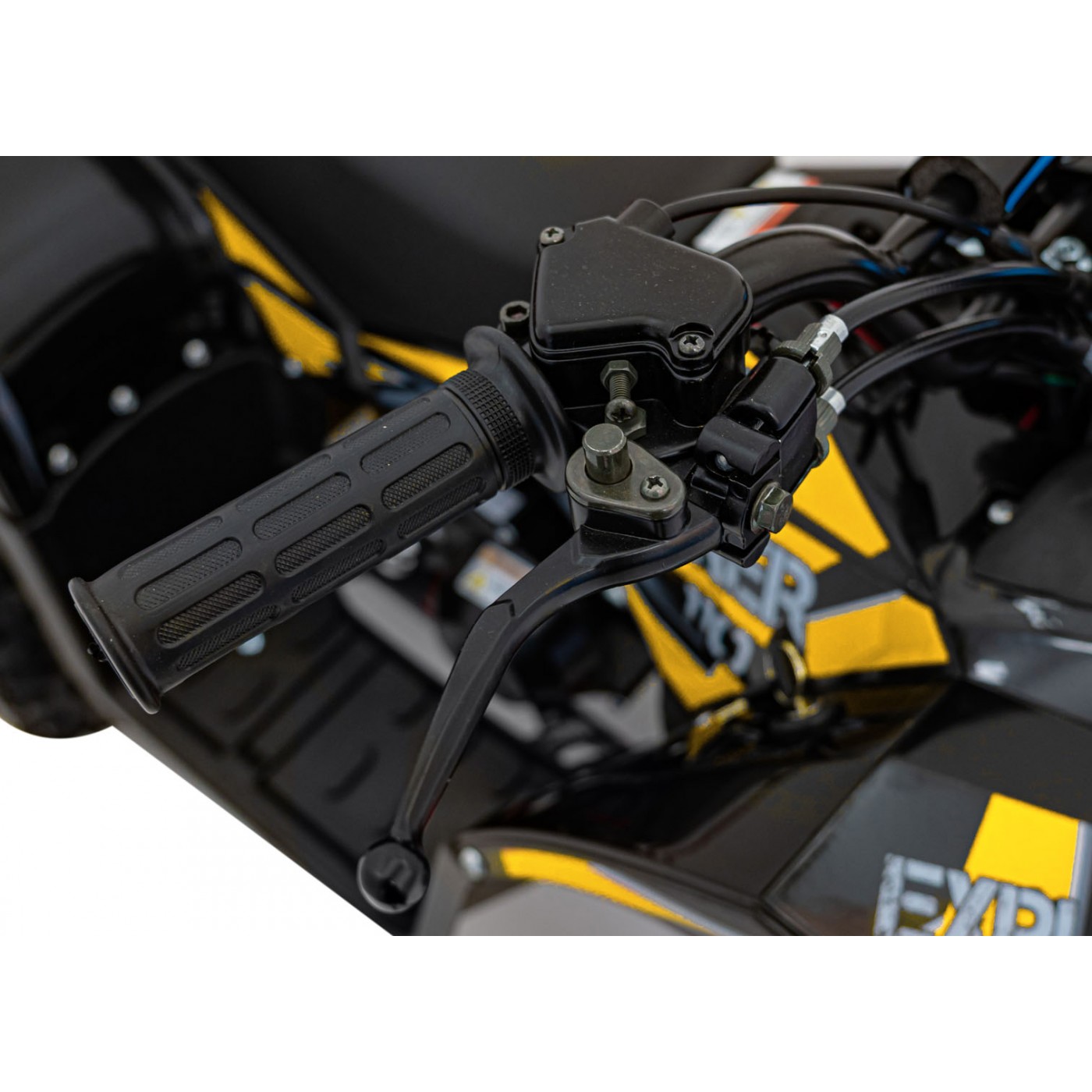 Žlutá čtyřkolka se spalovacími motory 110CC EXPLORER