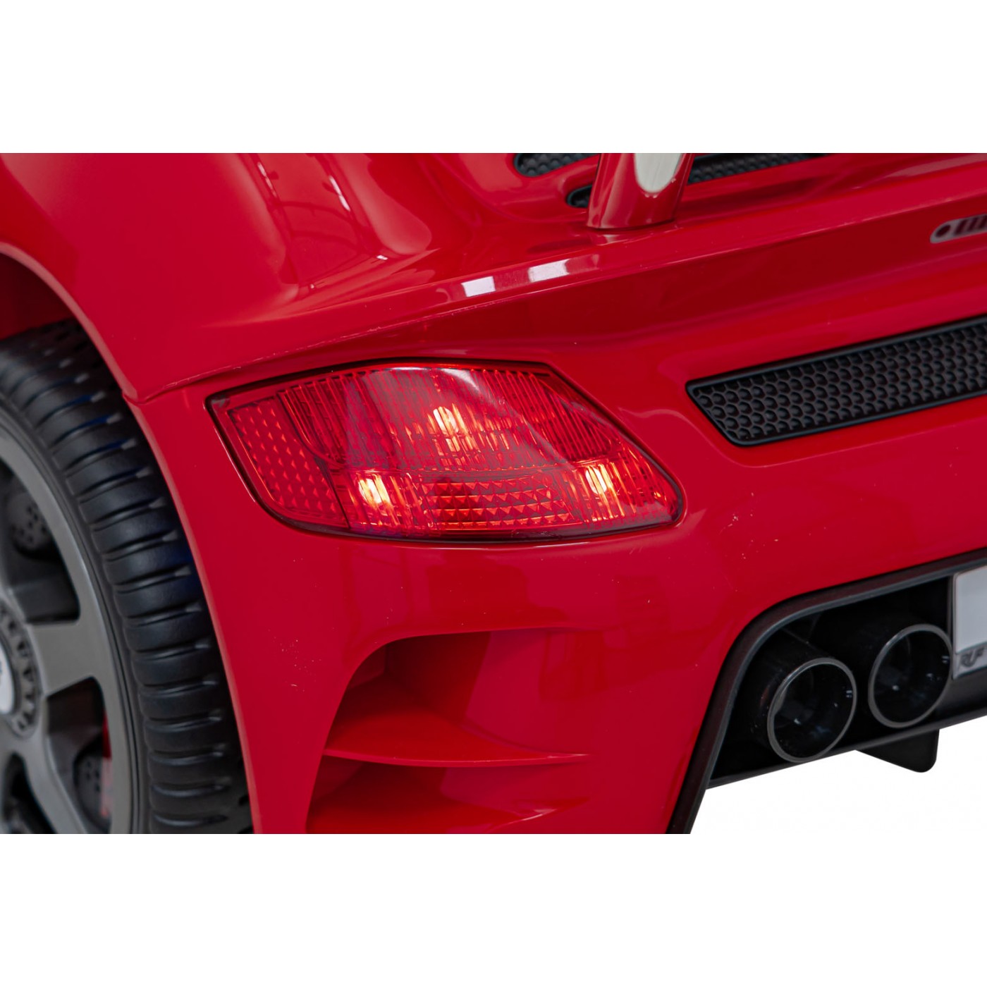 Vozidlo RUF CTR3 Červené