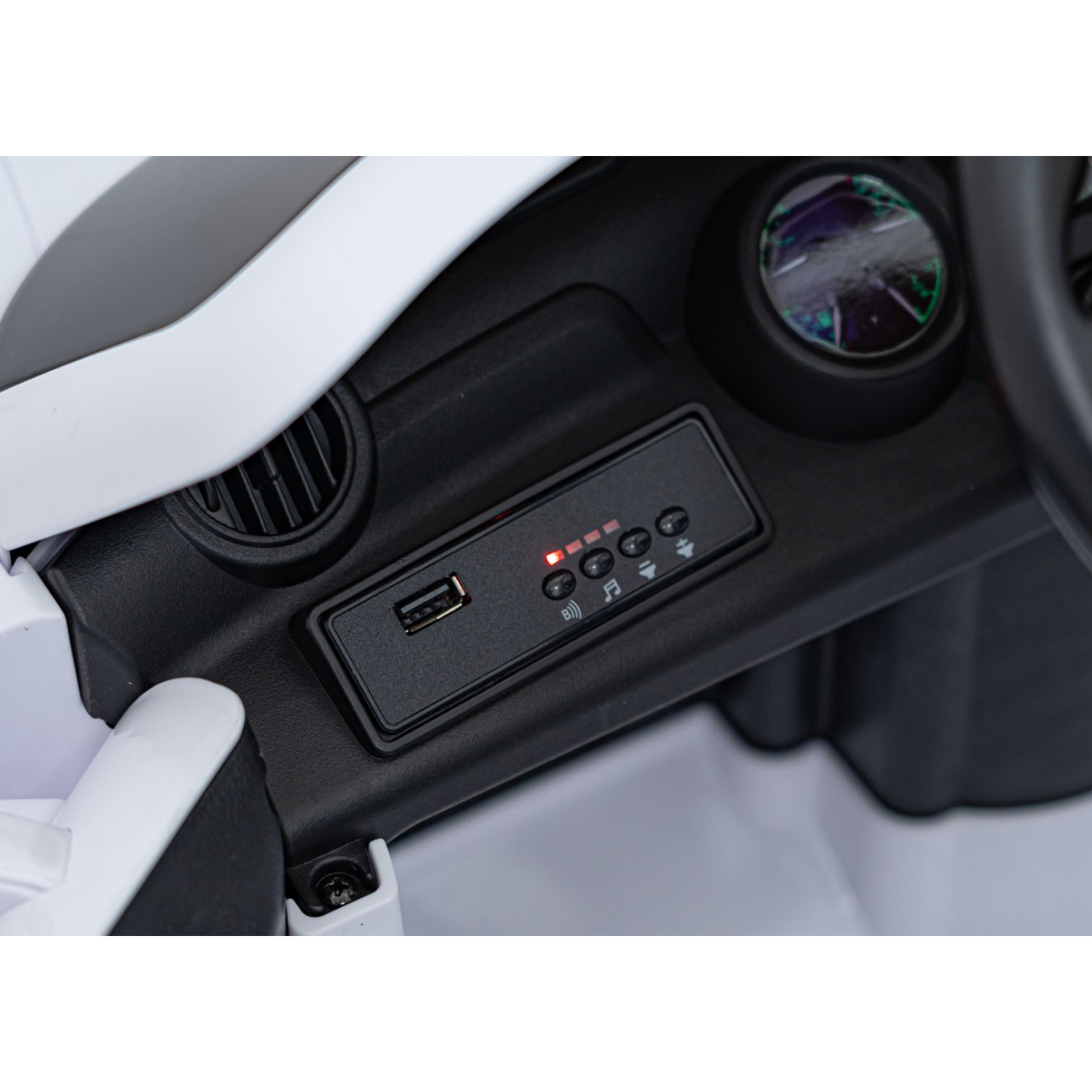 Vozidlo RUF CTR3 White