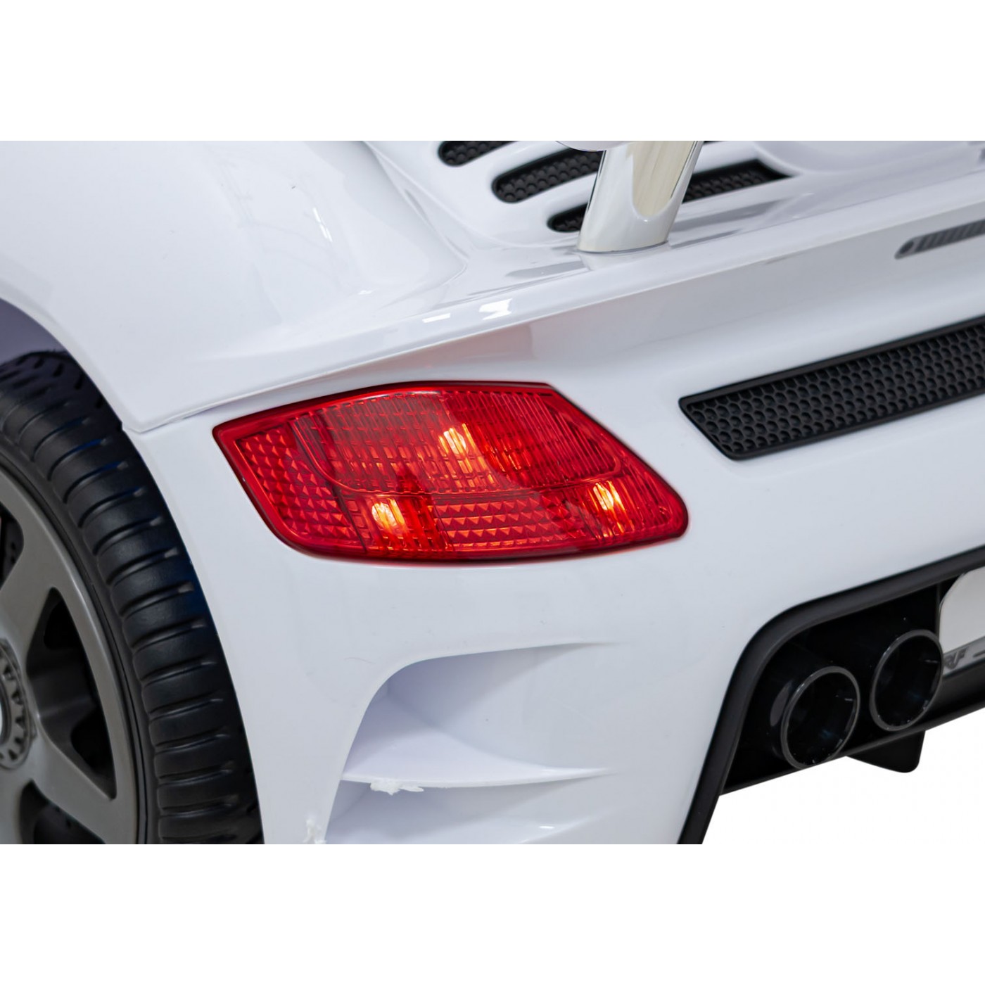 Vozidlo RUF CTR3 White