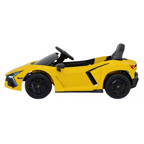 Žluté vozidlo Lamborghini Revuelto