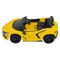 Žluté vozidlo Lamborghini Revuelto