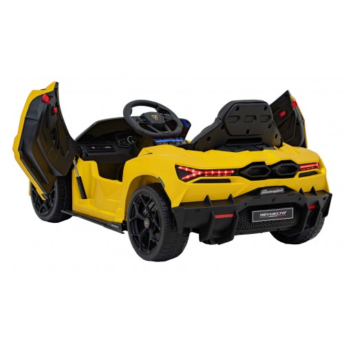 Žluté vozidlo Lamborghini Revuelto