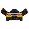 Žluté vozidlo Lamborghini Revuelto