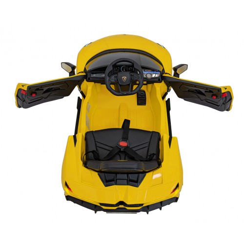 Žluté vozidlo Lamborghini Revuelto