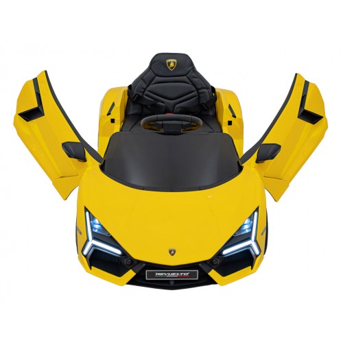 Žluté vozidlo Lamborghini Revuelto