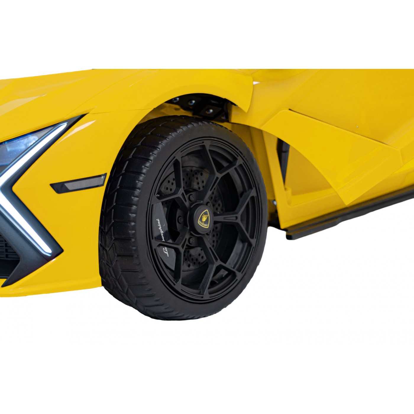 Žluté vozidlo Lamborghini Revuelto