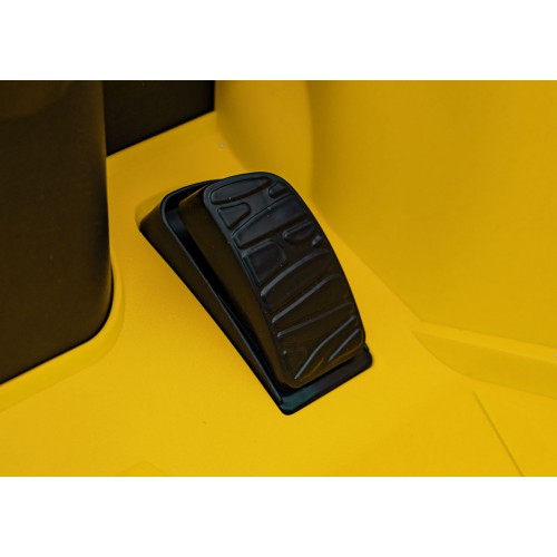 Žluté vozidlo Lamborghini Revuelto