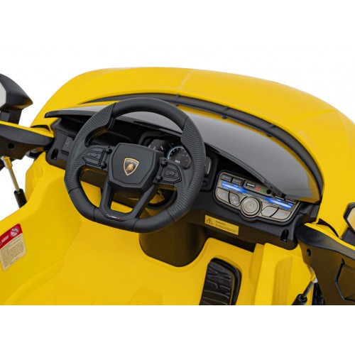 Žluté vozidlo Lamborghini Revuelto