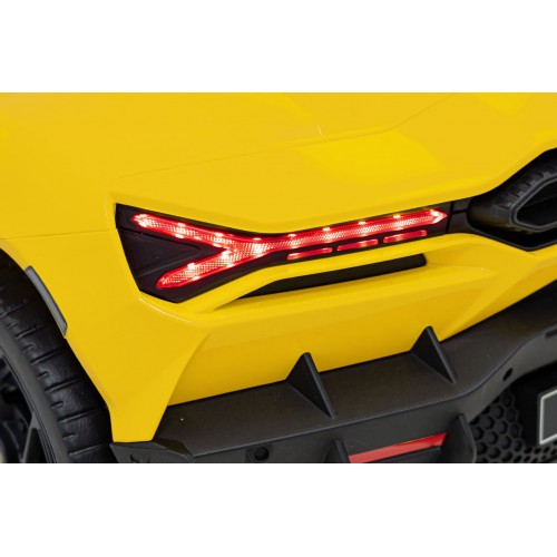 Žluté vozidlo Lamborghini Revuelto