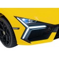 Žluté vozidlo Lamborghini Revuelto