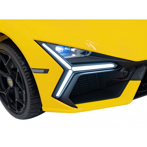 Žluté vozidlo Lamborghini Revuelto