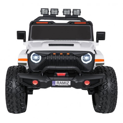 Extrémní sportovní vozidlo 4x4 s variabilní velikostí, bílé
