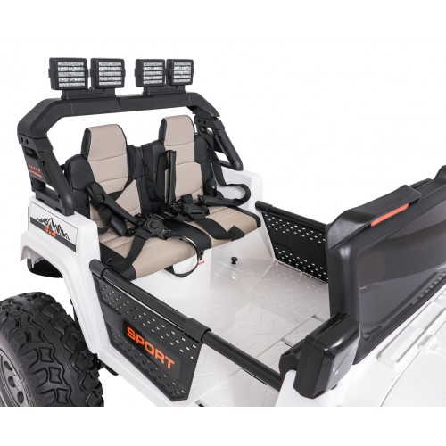 Extrémní sportovní vozidlo 4x4 s variabilní velikostí, bílé