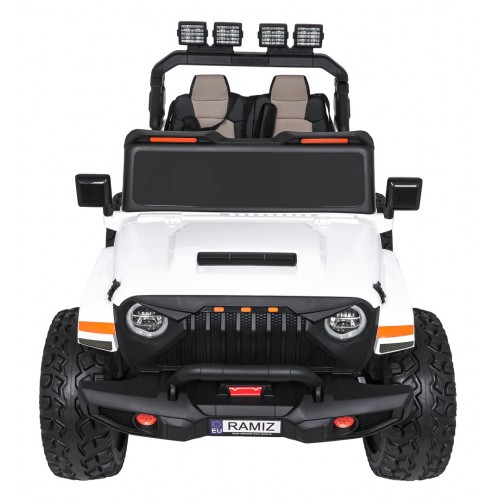 Extrémní sportovní vozidlo 4x4 s variabilní velikostí, bílé