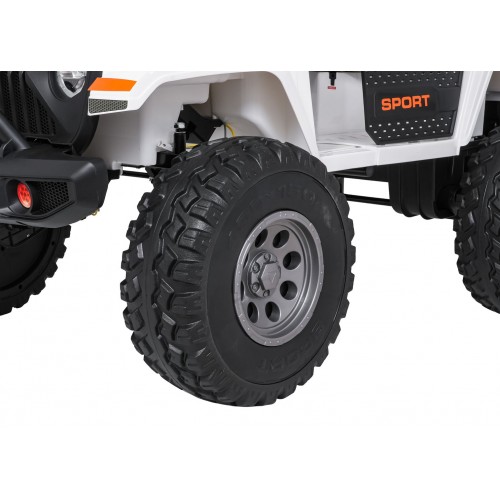 Extrémní sportovní vozidlo 4x4 s variabilní velikostí, bílé