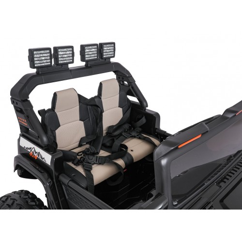Extrémní sportovní vozidlo 4x4, variabilní velikost, černá