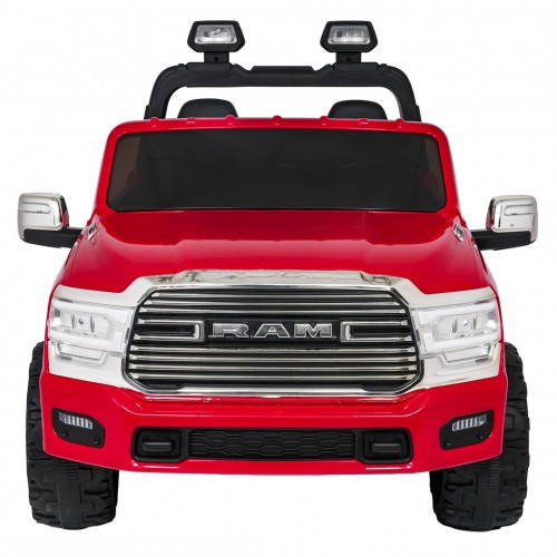 RAM 3500 červené vozidlo