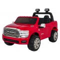RAM 3500 červené vozidlo