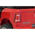 RAM 3500 červené vozidlo